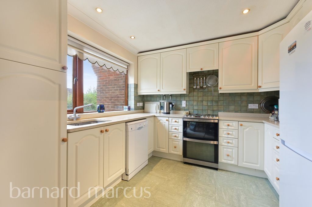 Property photo 2 of 8 Kitchen