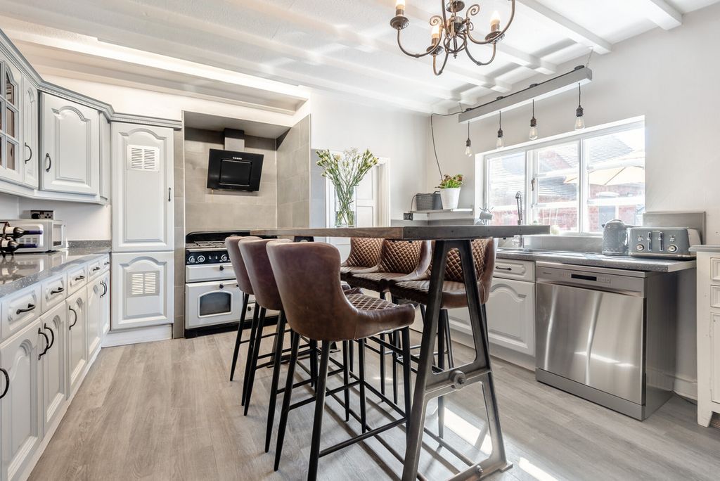 Property photo 2 of 41