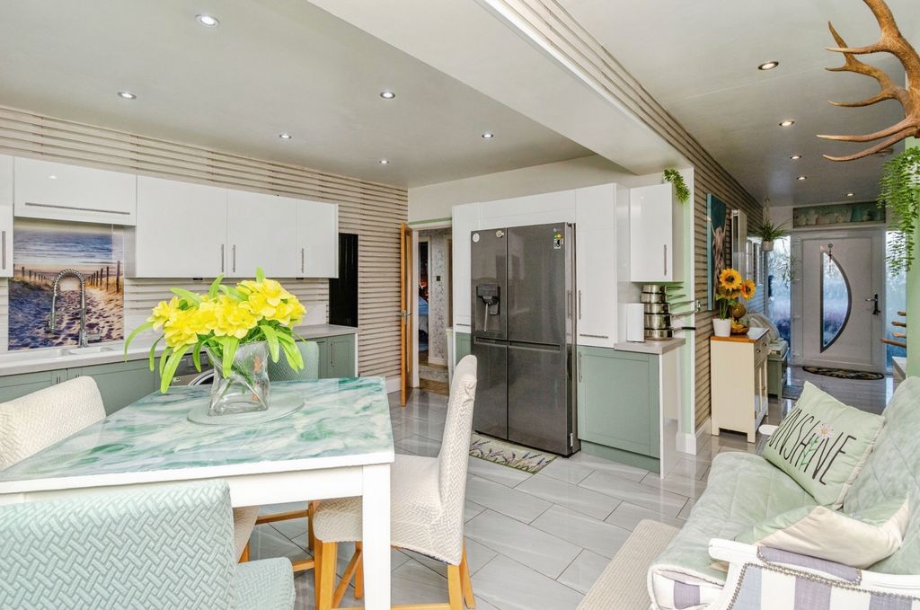 Property photo 2 of 25 Photo