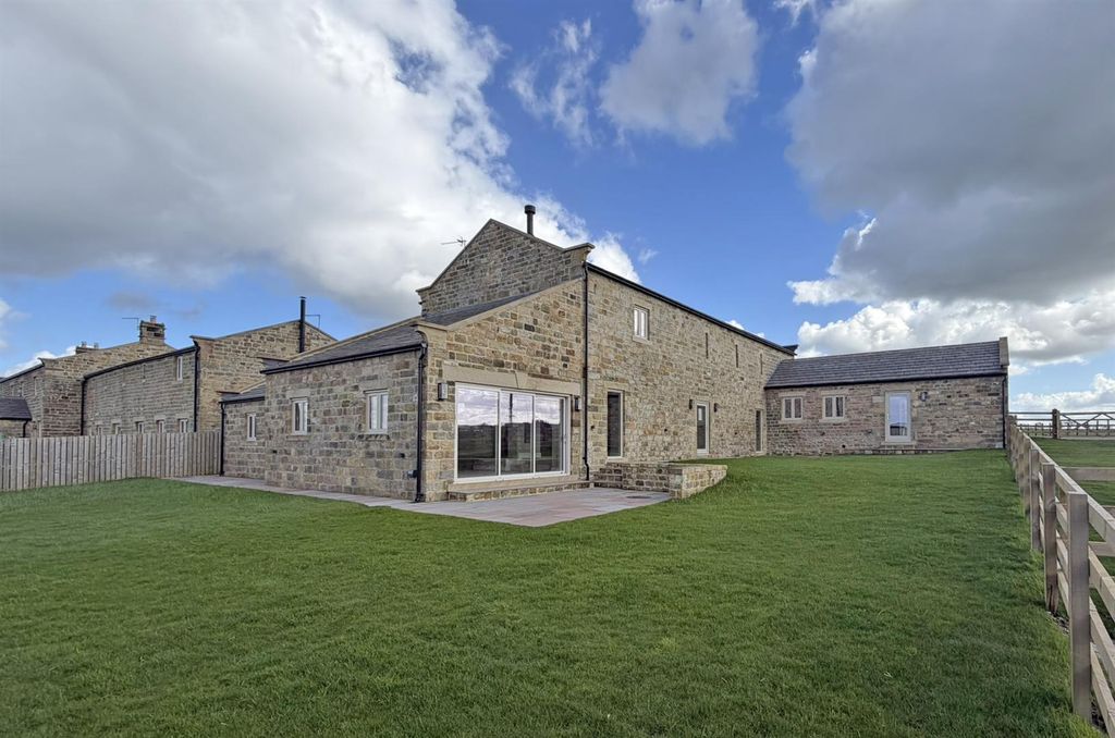 Property photo 1 of 32