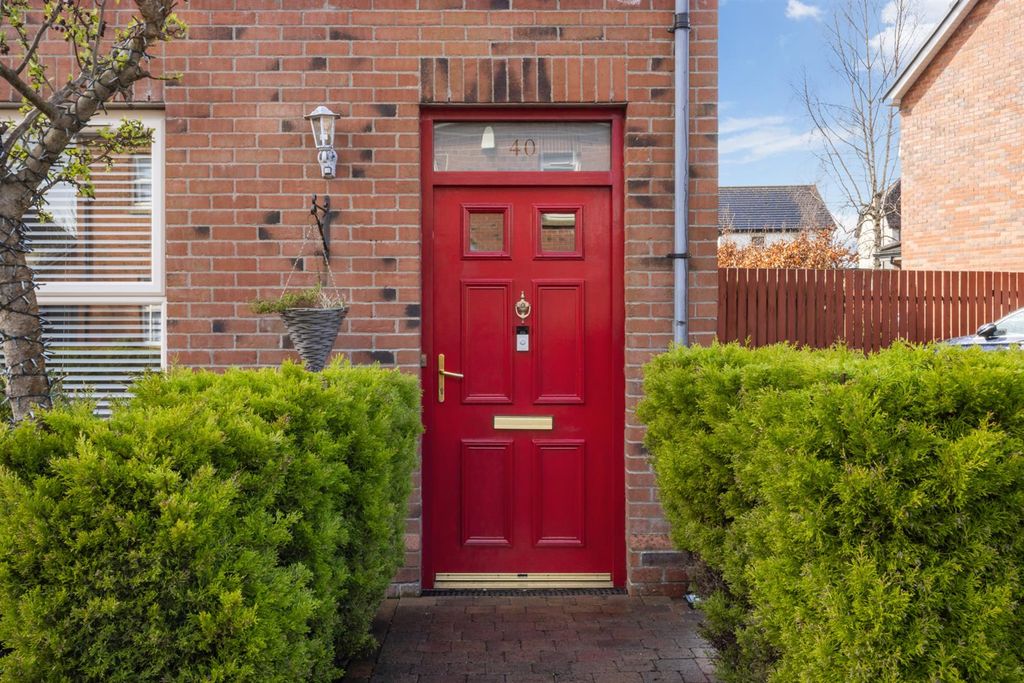 Property photo 2 of 31 40 Lady Wallace Gardens 31.Jpg