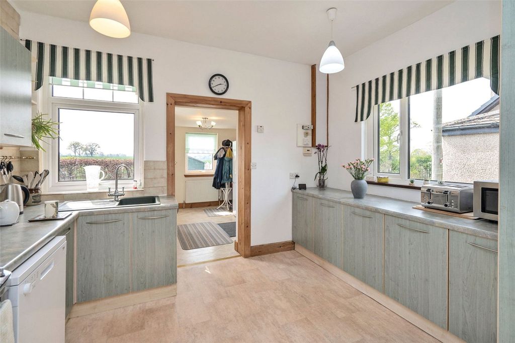 Property photo 3 of 34 Kitchen