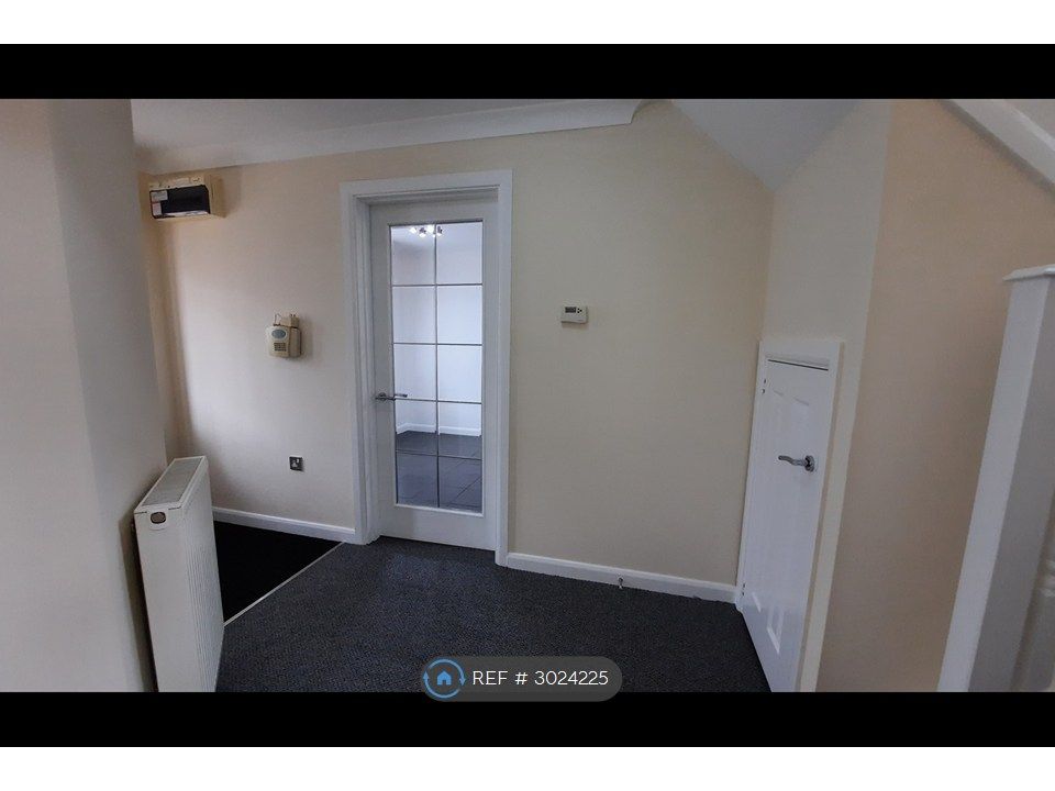Property photo 3 of 30 Hall