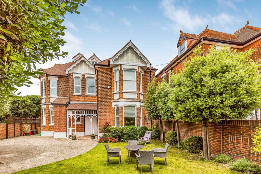 Property photo 1 of 32 14 Craneswater Park, Southsea-82