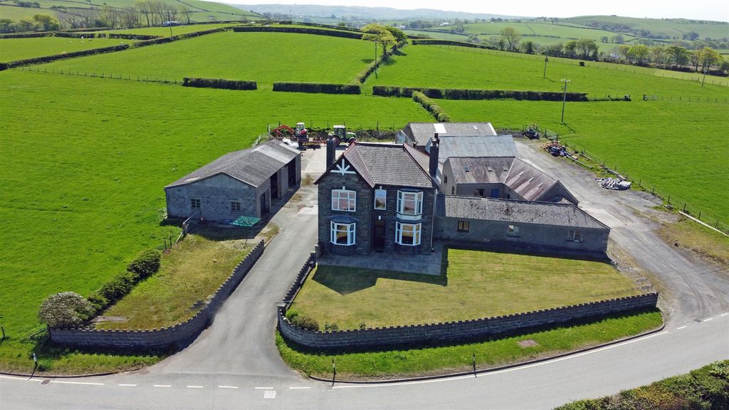 Property photo 2 of 19 Maes New 1.Jpg