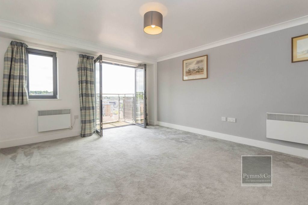 Property photo 2 of 14