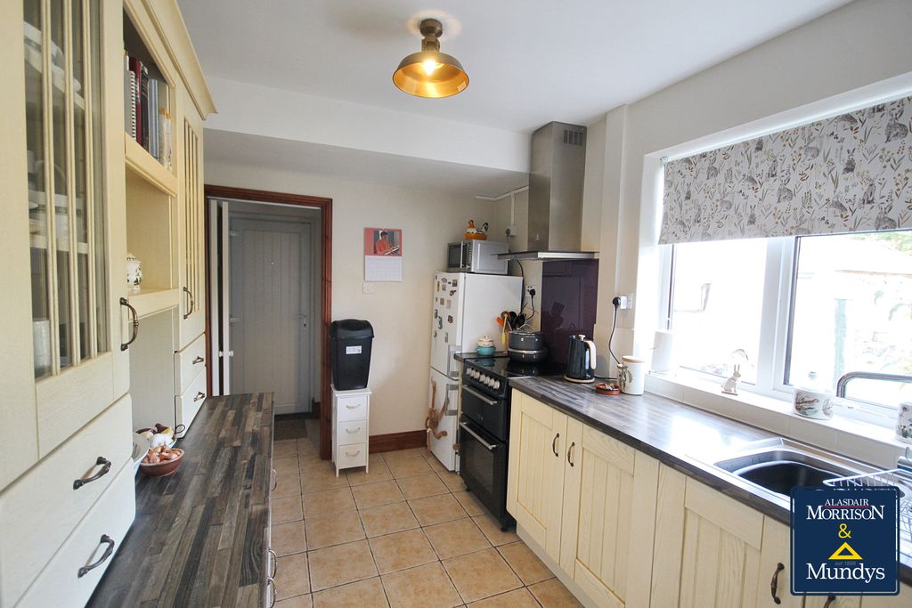 Property photo 3 of 16 Kitchen