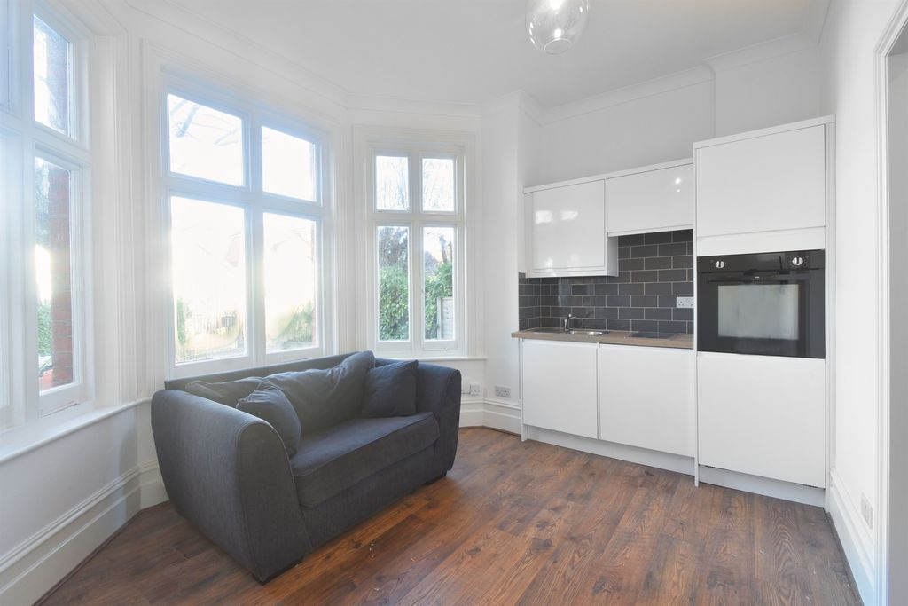 Property photo 2 of 8