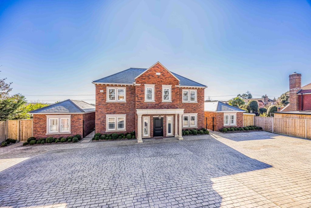 Property photo 3 of 42 Silverhall, Southwick Road, North Boarhunt-Small-P