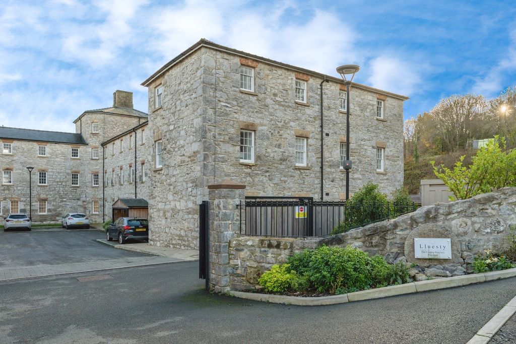 Property photo 1 of 10 Entrance