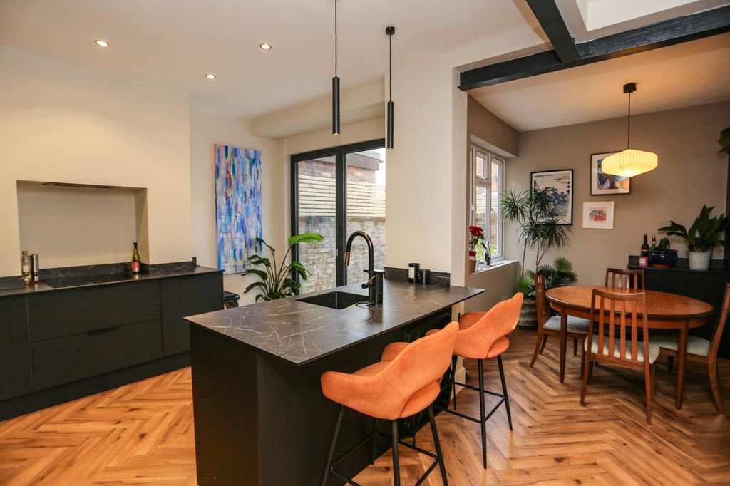 Property photo 2 of 19 Picture No. 16