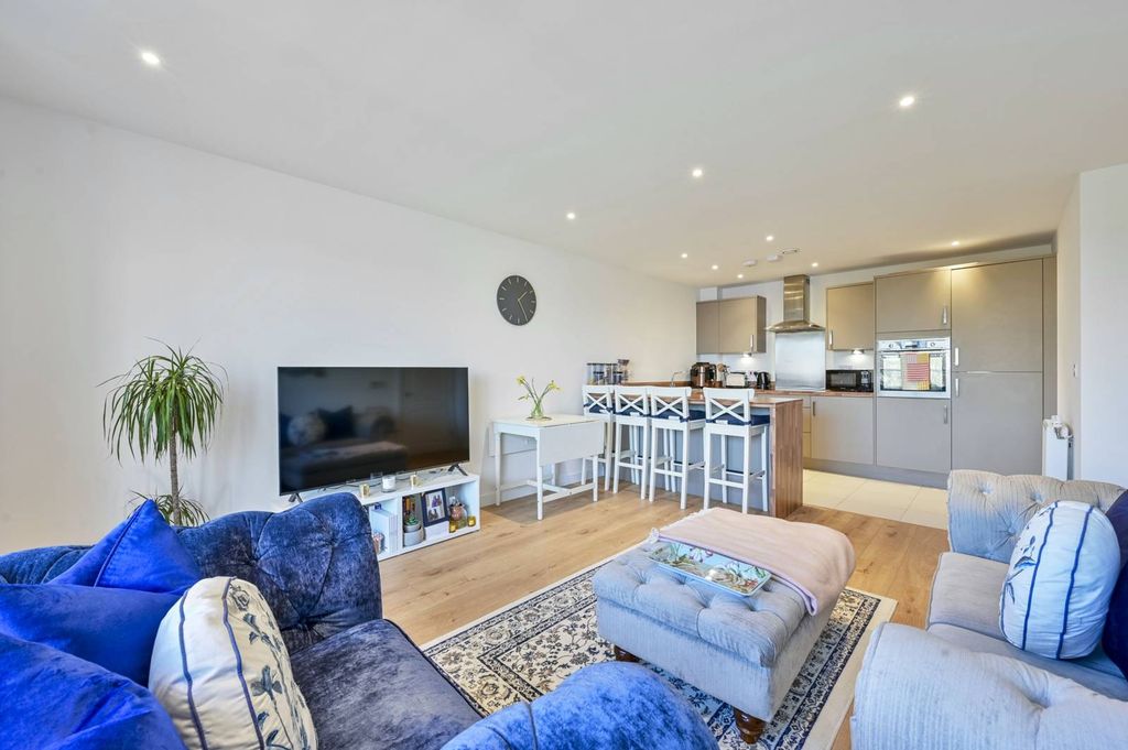 Property photo 2 of 17