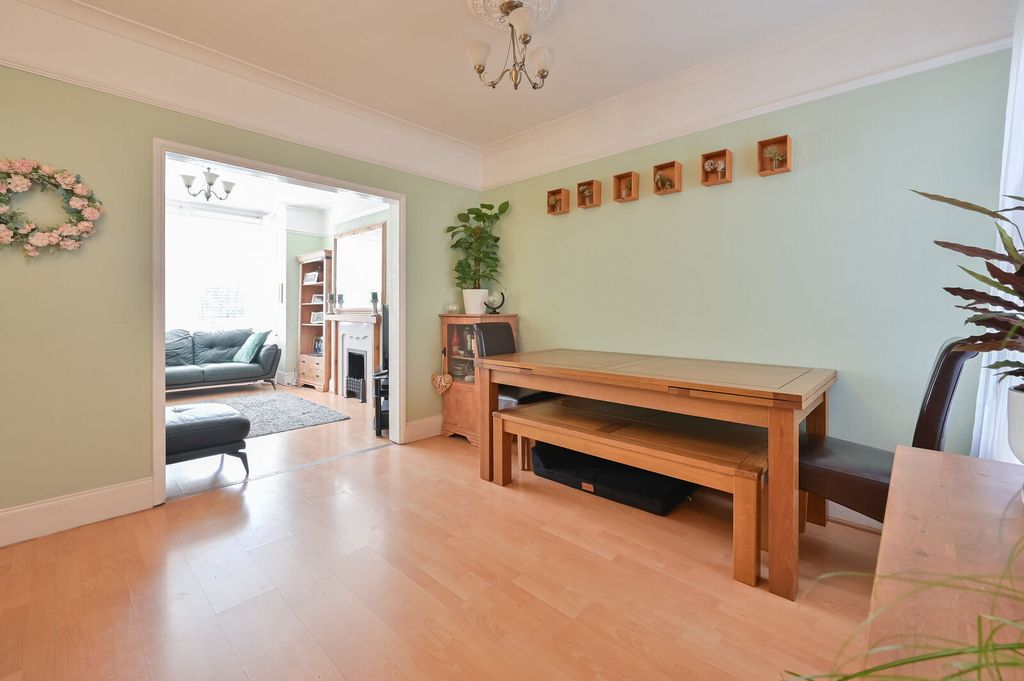 Property photo 3 of 23