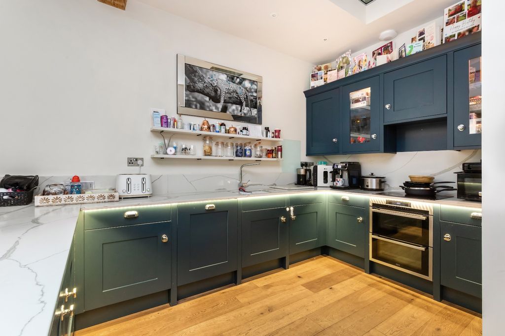 Property photo 3 of 17 4697484