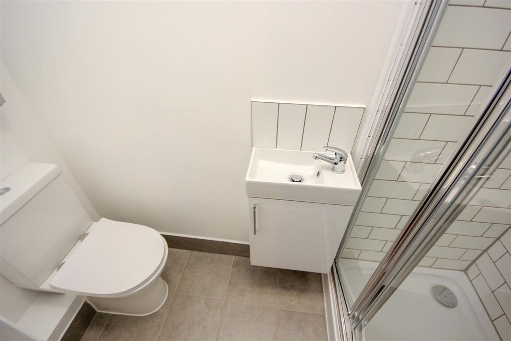 Property photo 3 of 14 En-Suite 4.Jpg