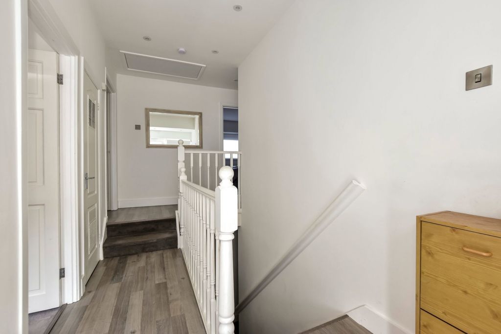 Property photo 2 of 25