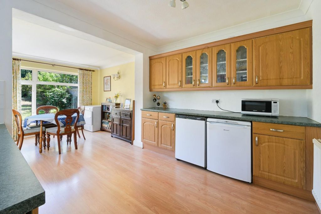 Property photo 2 of 14 Parklawn Avenue