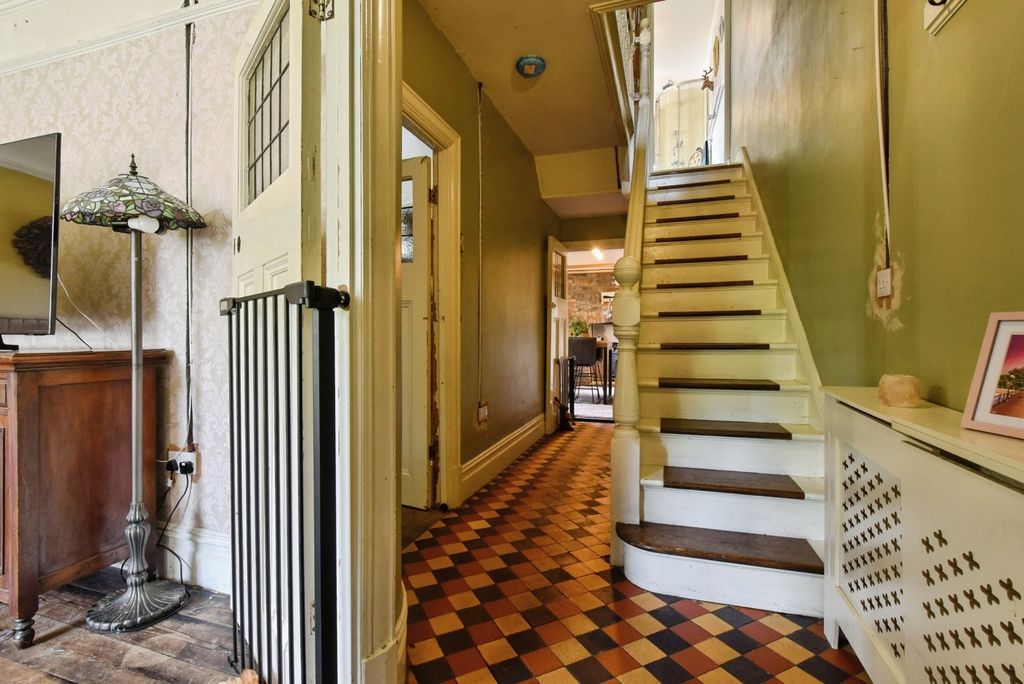 Property photo 2 of 19 Pbox-Img.Jpg