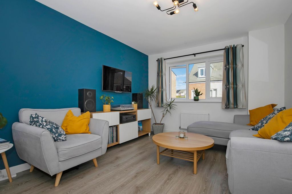 Property photo 3 of 19