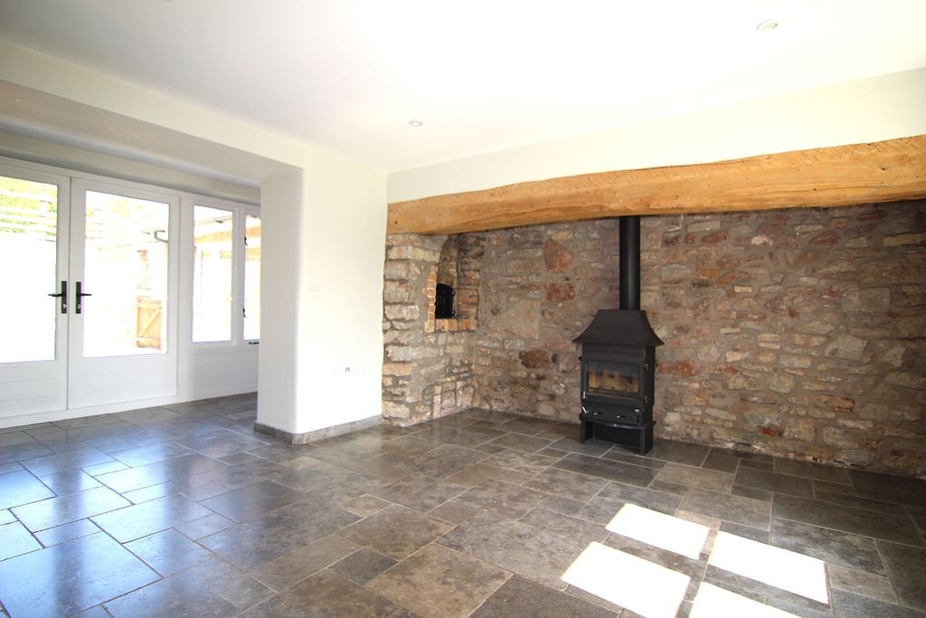 Property photo 3 of 23