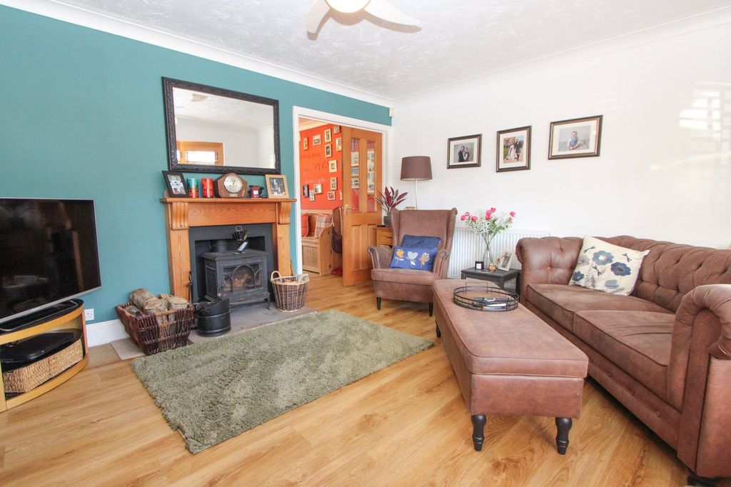 Property photo 2 of 25