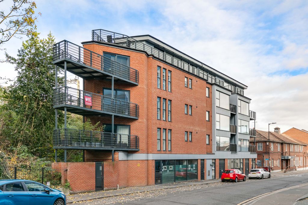 Property photo 1 of 9