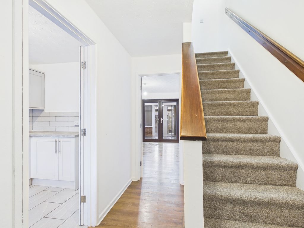 Property photo 3 of 9 Cam05203G0-Pr0060-Still001