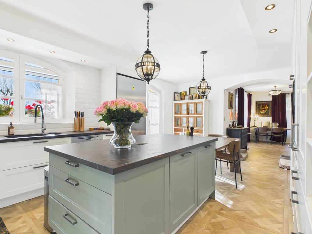 Property photo 3 of 32