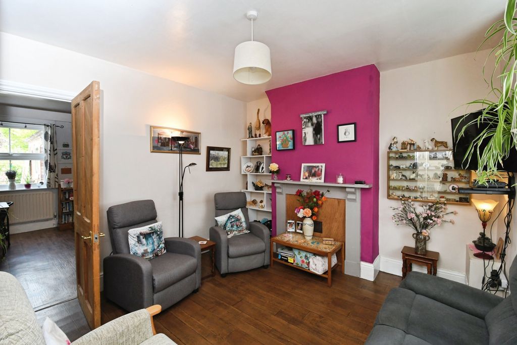 Property photo 3 of 14