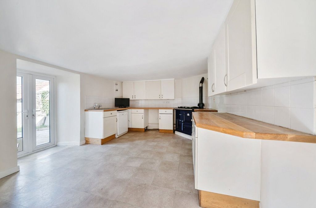 Property photo 2 of 15 30-6819d55Faf16A-...