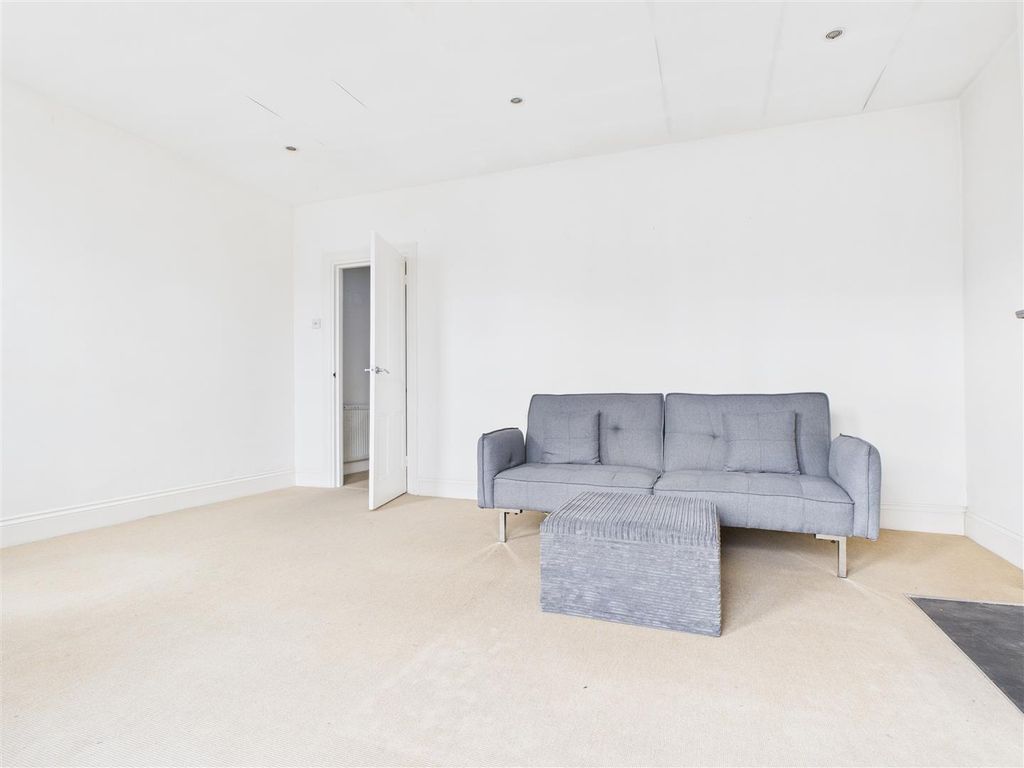 Property photo 2 of 7 Cam04419G0-Pr0041-Still011.Jpg