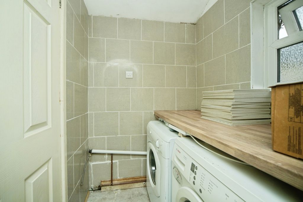 Additional image 5 of 2 bed flat for saleRutters Lane, Ilminster, Somerset TA19