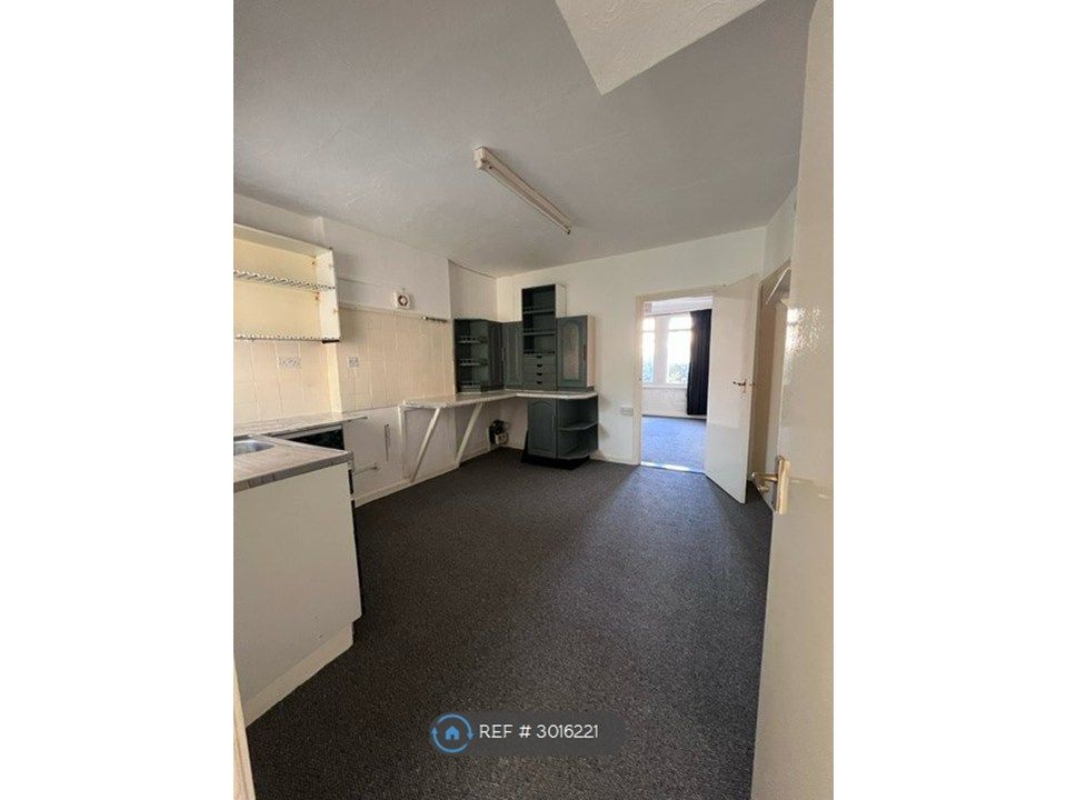 Property photo 2 of 6 Kitchen