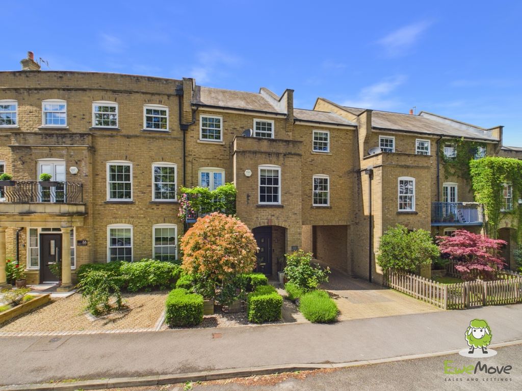 Property photo 1 of 31 Ewemove Estate Agents Basingstoke
