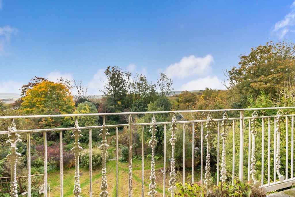 Property photo 2 of 24 Balcony