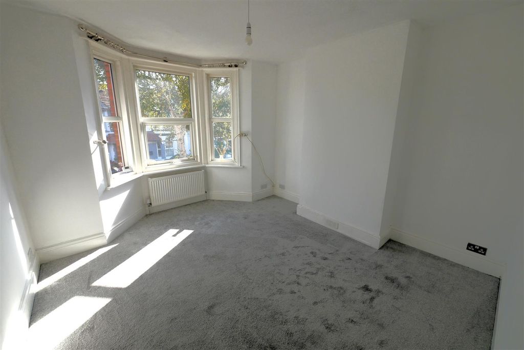 Property photo 3 of 9 Lounge