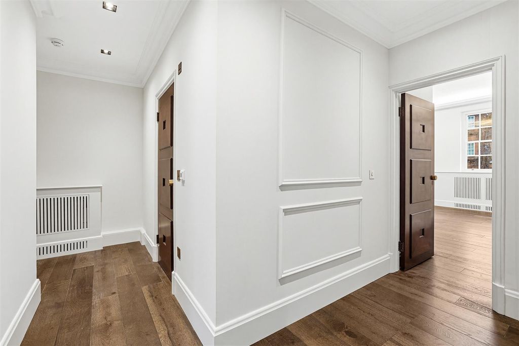 Property photo 3 of 15 6 Cliveden Place (3).Jpg