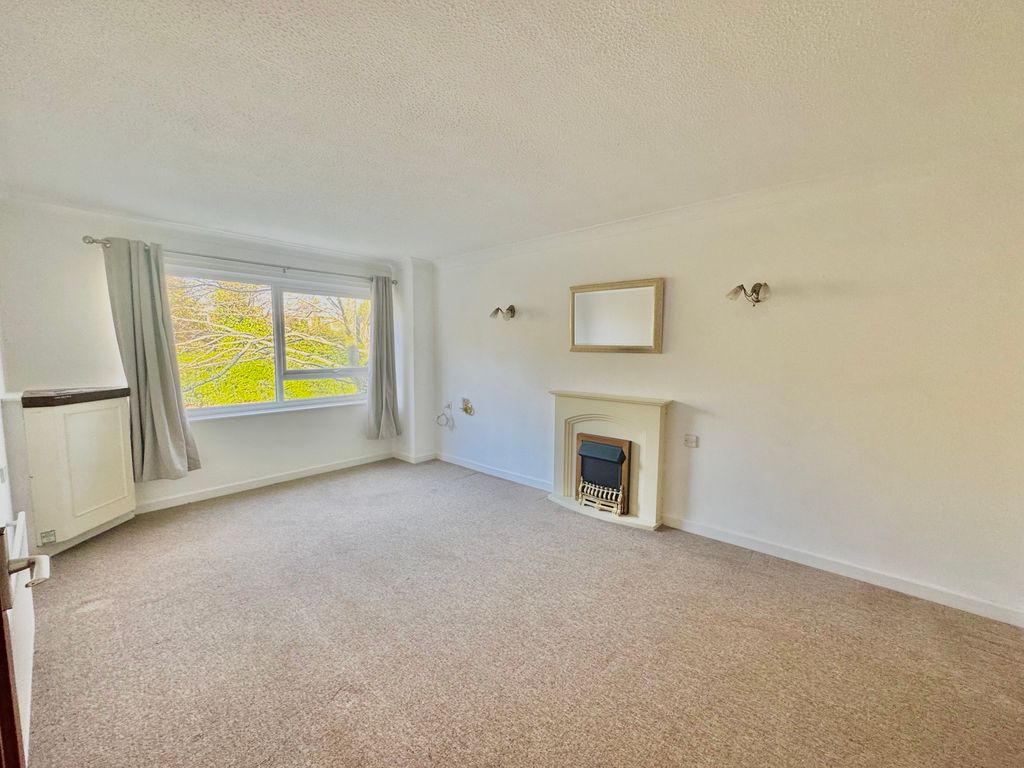 Property photo 2 of 6 Bedroom 1