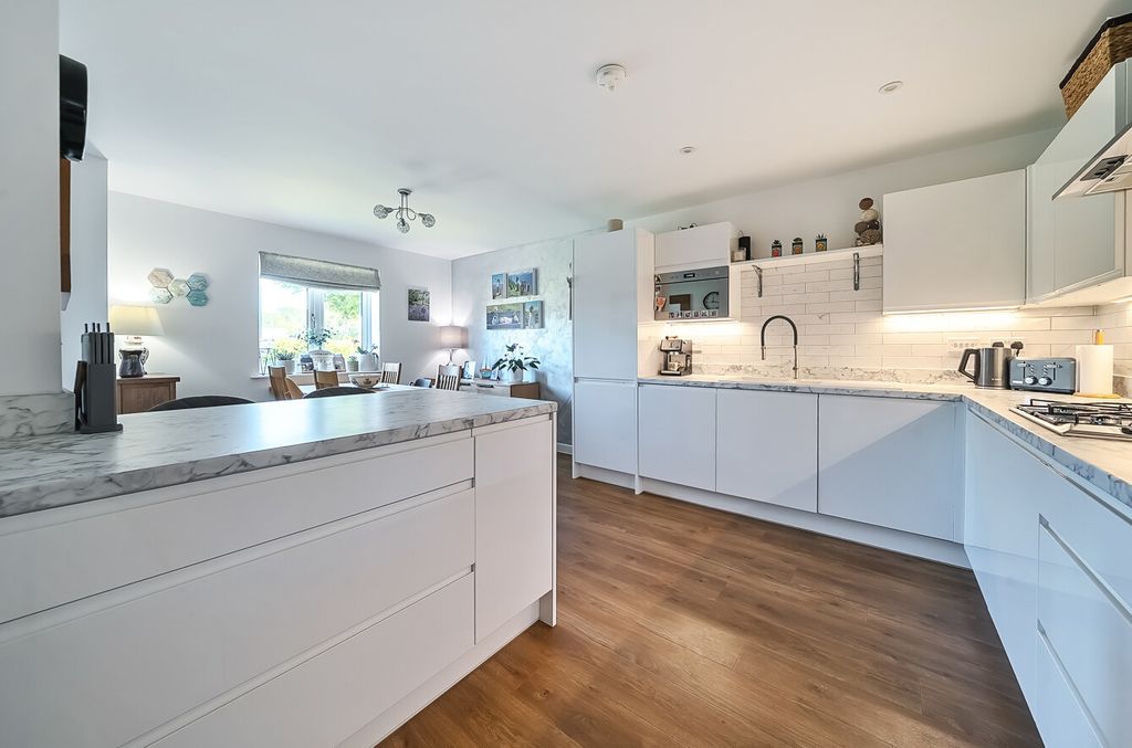 Property photo 2 of 12 1321272-10-68778d...