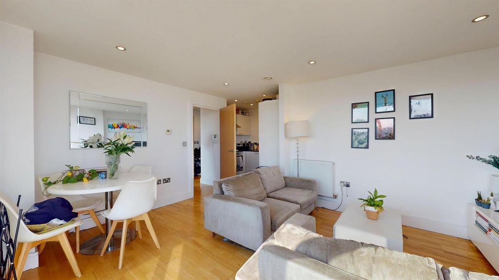 Property photo 3 of 10 Living Room Mill Lane, Se8 For Sale By Barrain Lon