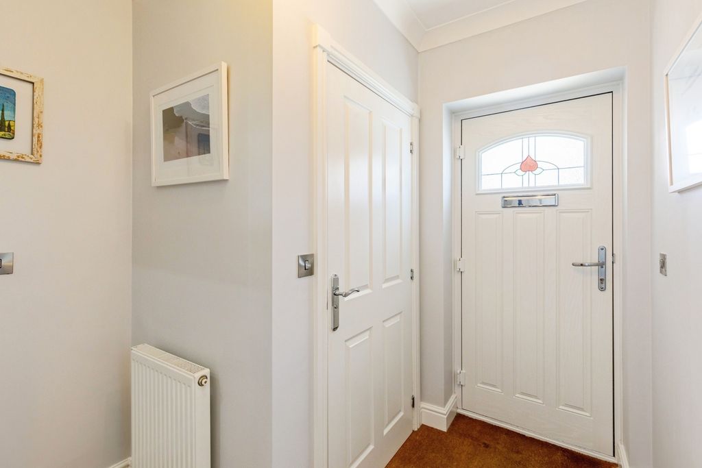 Property photo 2 of 17 Entrance Hall
