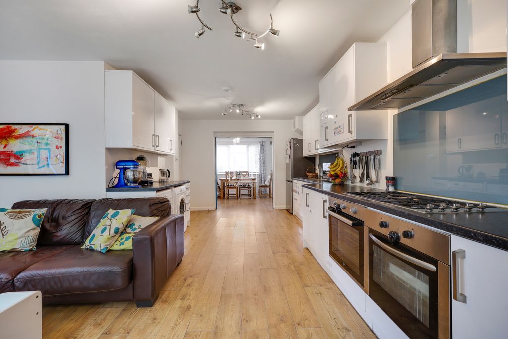 Property photo 1 of 14 Chilton Avenue, Ealing, W5