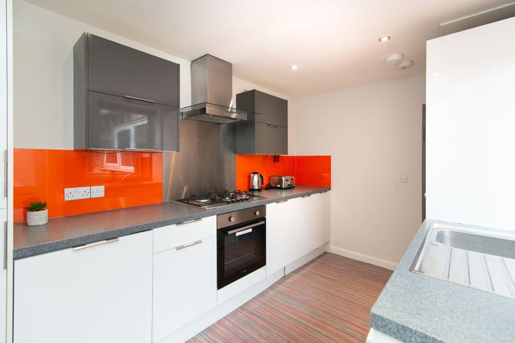 Property photo 3 of 20 7 Queen Anne Kitchen 2