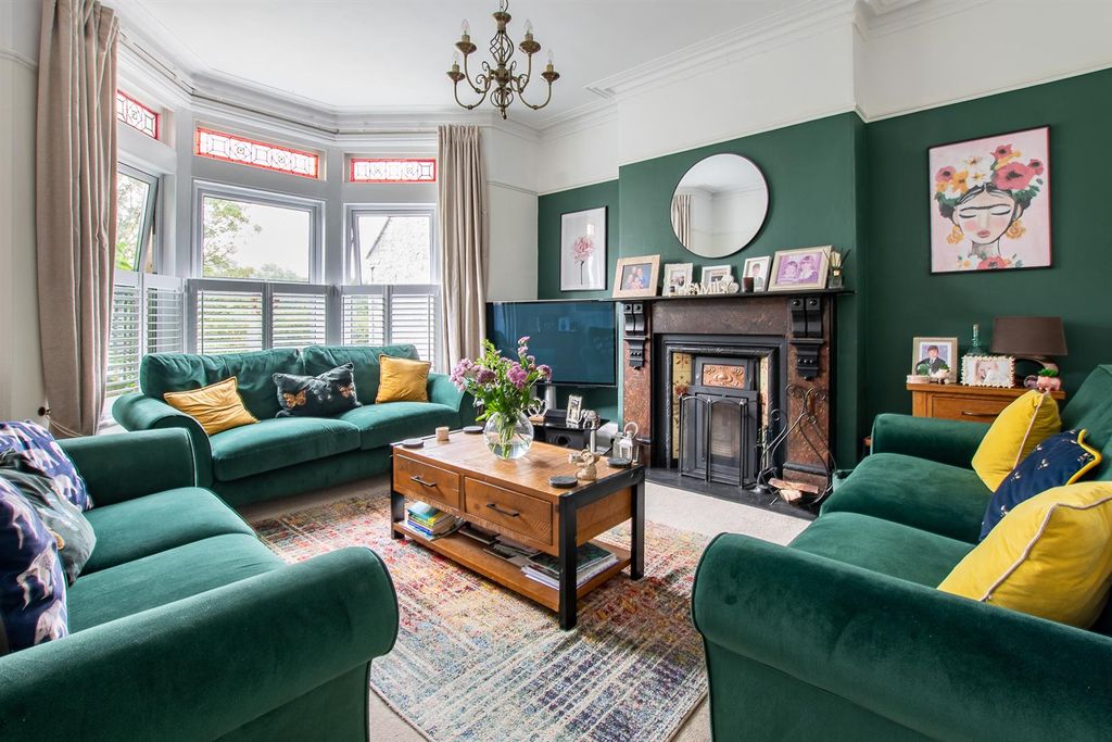 Property photo 2 of 20