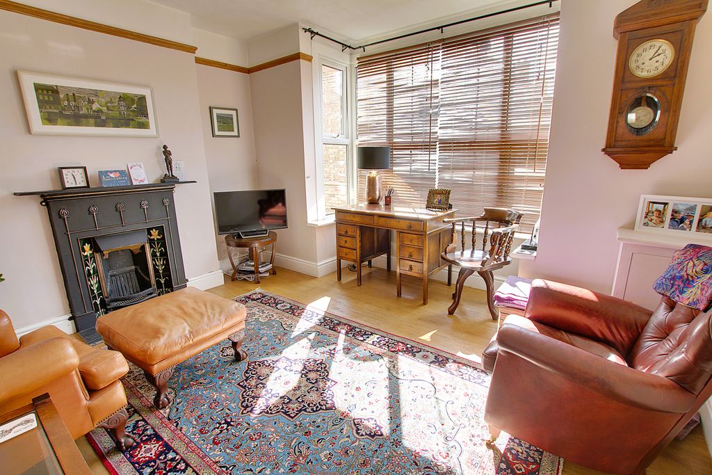 Property photo 2 of 10