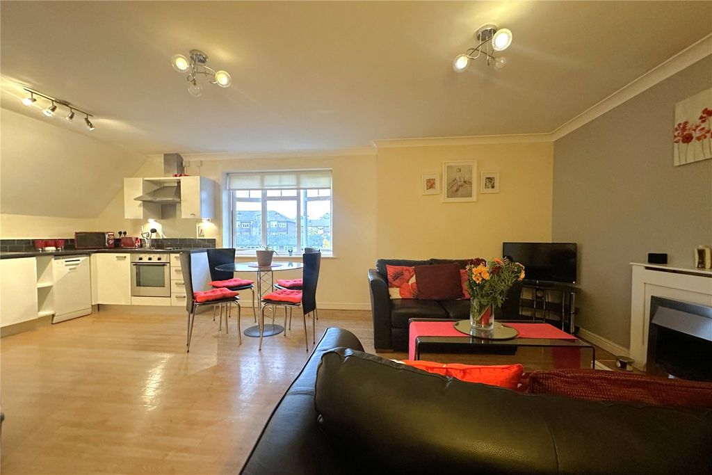 Property photo 2 of 15 Picture No. 12