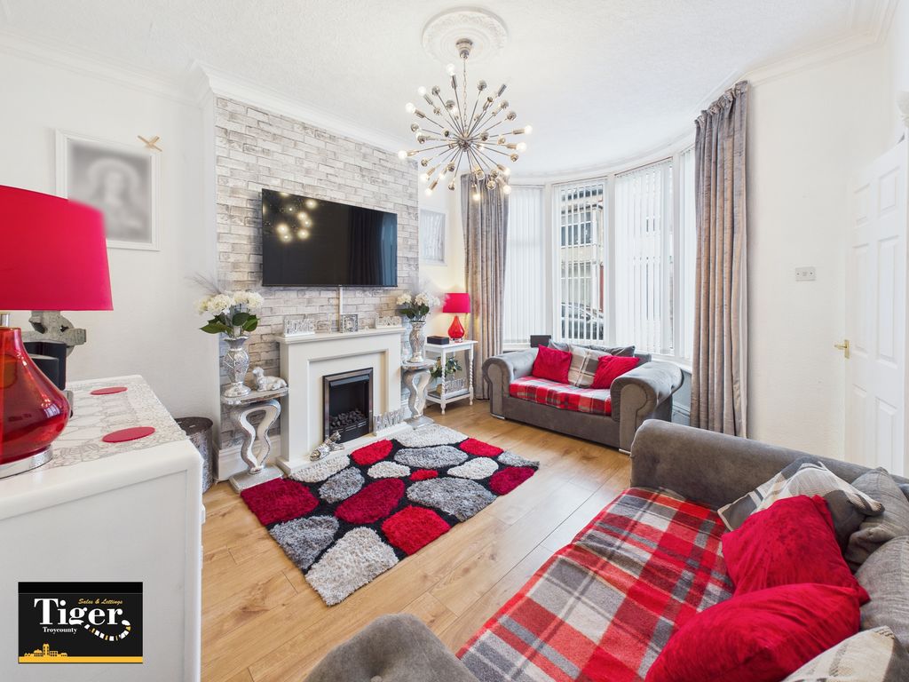 Property photo 3 of 27 Cam03440G0-Pr0519-Still003