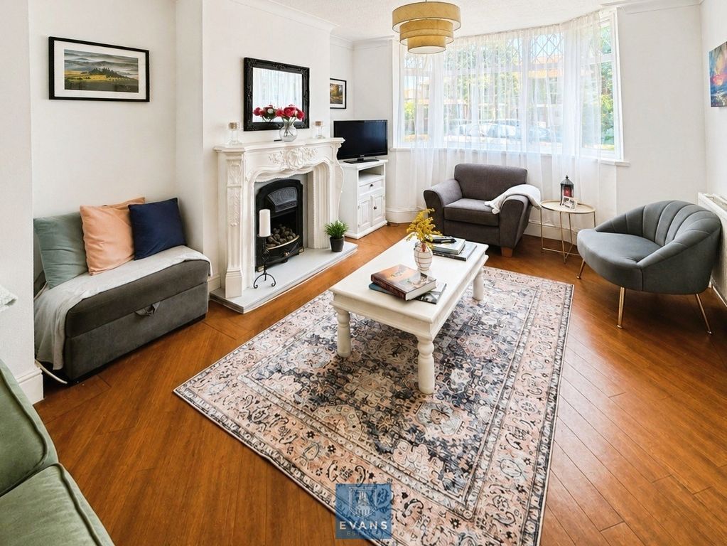 Property photo 2 of 17 Lounge