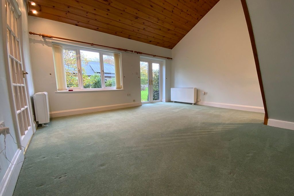 Property photo 3 of 17 Lounge/ Dining Room