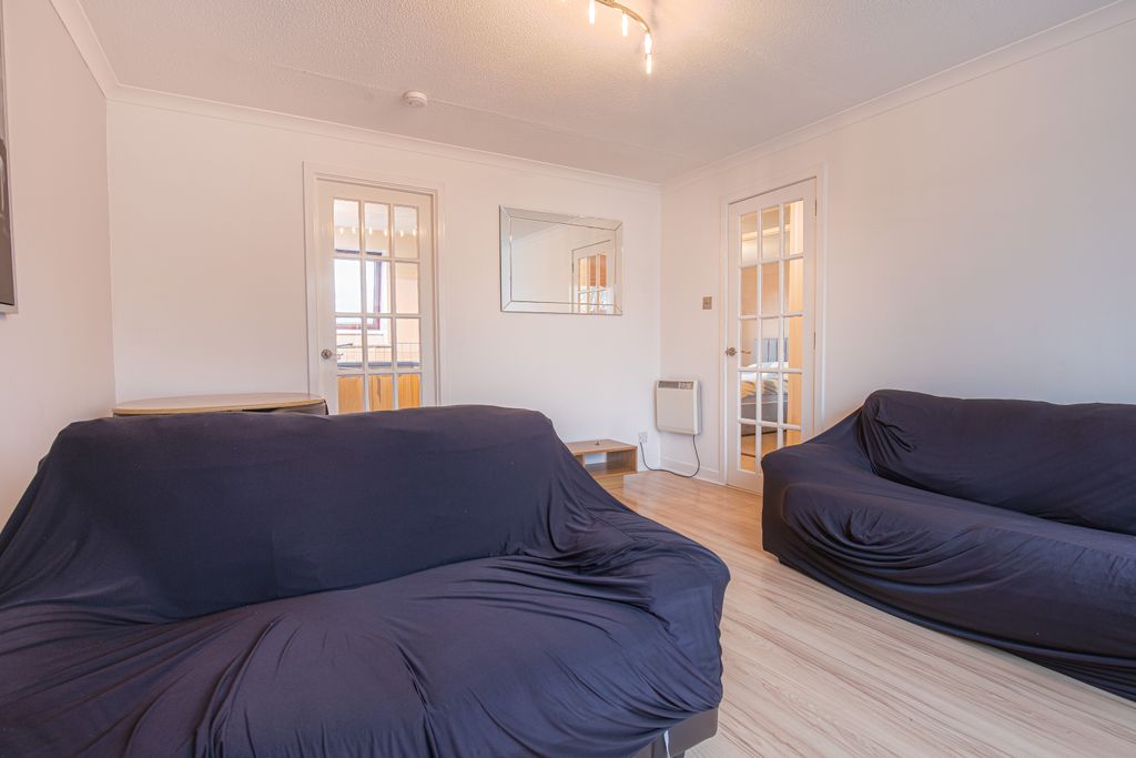 Property photo 3 of 11 Livingangle2